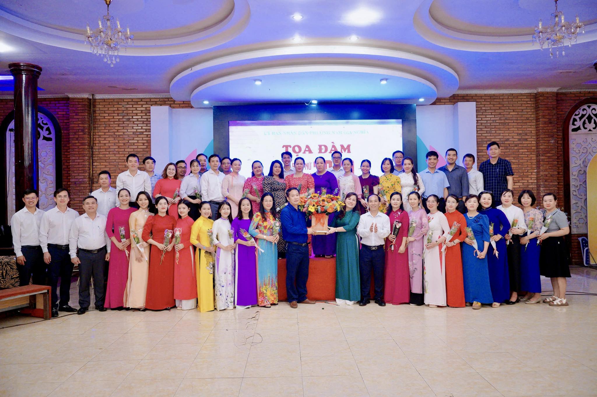 PHƯỜNG NAM GIA NGHĨA TỔ CHỨC TỌA ĐÀM KỶ NIỆM 95 NĂM NGÀY THÀNH LẬP HỘI LIÊN HIỆP PHỤ NỮ VIỆT NAM