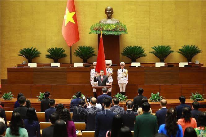 ÔNG TRẦN THANH MẪN TUYÊN THỆ NHẬM CHỨC CHỦ TỊCH QUỐC HỘI KHÓA XVI