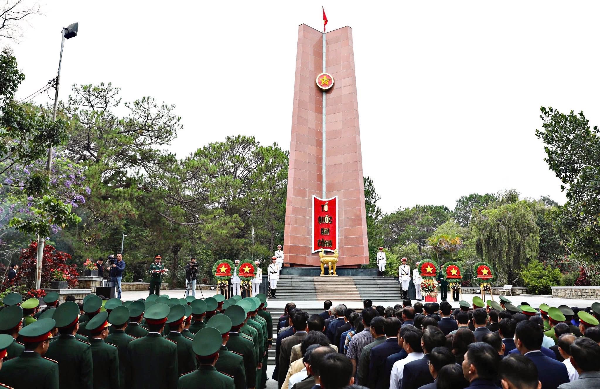 LÃNH ĐẠO TỈNH LÂM ĐỒNG VIẾNG NGHĨA TRANG LIỆT SĨ ĐÀ LẠT NHÂN KỶ NIỆM 51 NĂM NGÀY GIẢI PHÓNG MIỀN NAM (30/4/1975 – 30/4/2026)