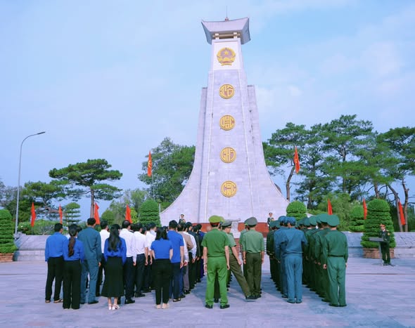 LÃNH ĐẠO TỈNH LÂM ĐỒNG VIẾNG NGHĨA TRANG LIỆT SĨ ĐẮK NÔNG