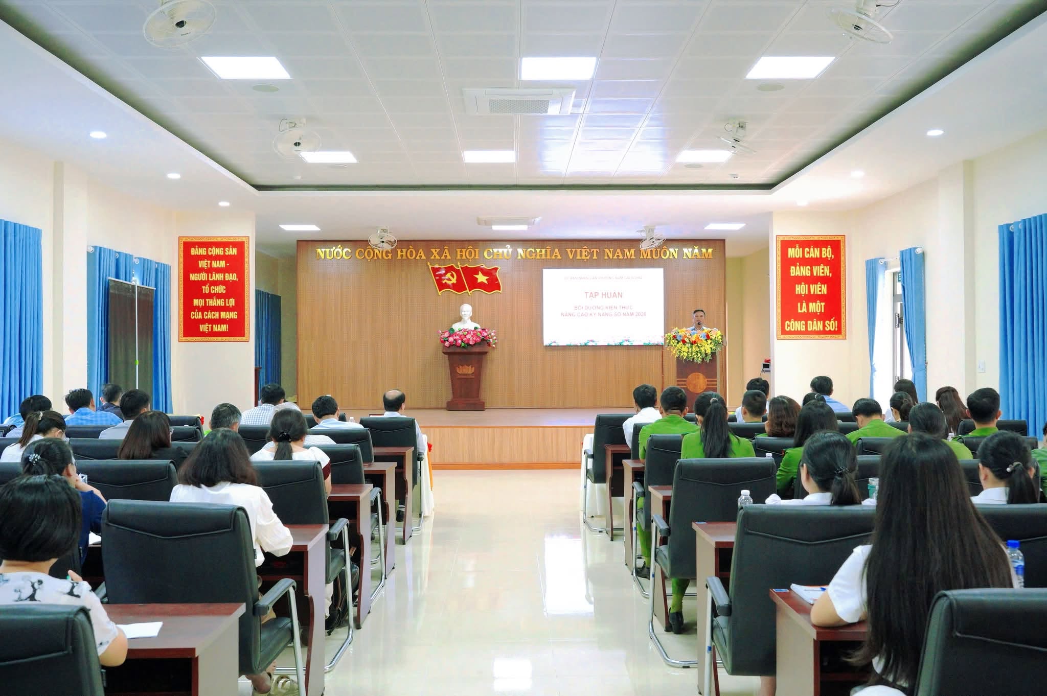Nam Gia Nghĩa tập huấn nâng cao kỹ năng số, thúc đẩy chuyển đổi số ở cơ sở