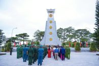 CHỦ TỊCH HĐND TỈNH LƯU VĂN TRUNG VIẾNG CÁC ANH HÙNG LIỆT SỸ