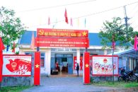 Chủ tịch Ủy ban Bầu cử phường Nam Gia Nghĩa Ngô Đức Trọng dự khai mạc tại khu vực bỏ phiếu số 2